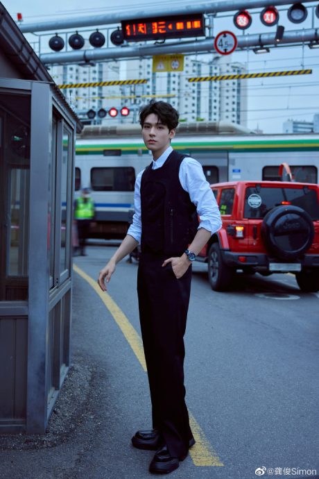 跃升古装男神|新剧造型撞衫龚俊 罗云熙惹双方粉丝开撕