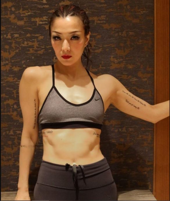 郑秀文夺后双臂被打码 网酸“好像被截肢”