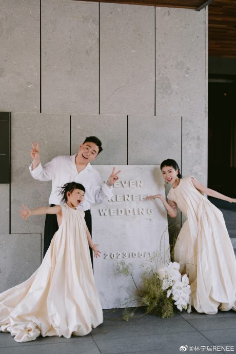 郝劭文嘴对嘴亲9岁继女 网轰:太超过