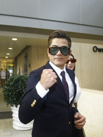 郭富城首度携2女捧爱驹出赛 一家四口成焦点	