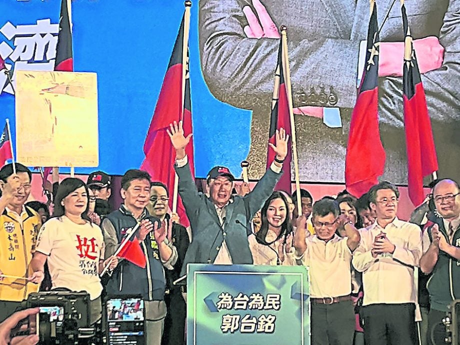 配文/郭台铭造势时指蔡英文曾派人告诉他“不准买疫苗”