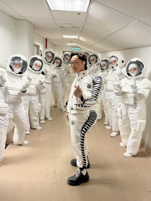 陈奕迅完成3场个唱庆功 亚罗街吃鸡翅乐出斗鸡眼