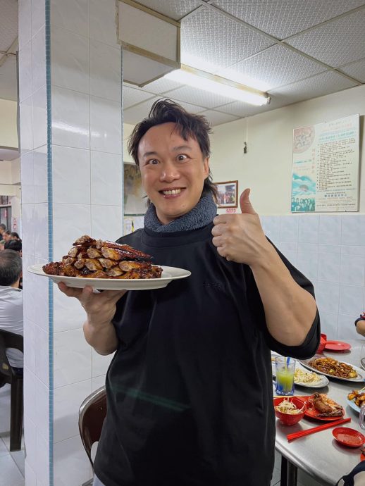 陈奕迅完成3场个唱庆功 亚罗街吃鸡翅乐出斗鸡眼