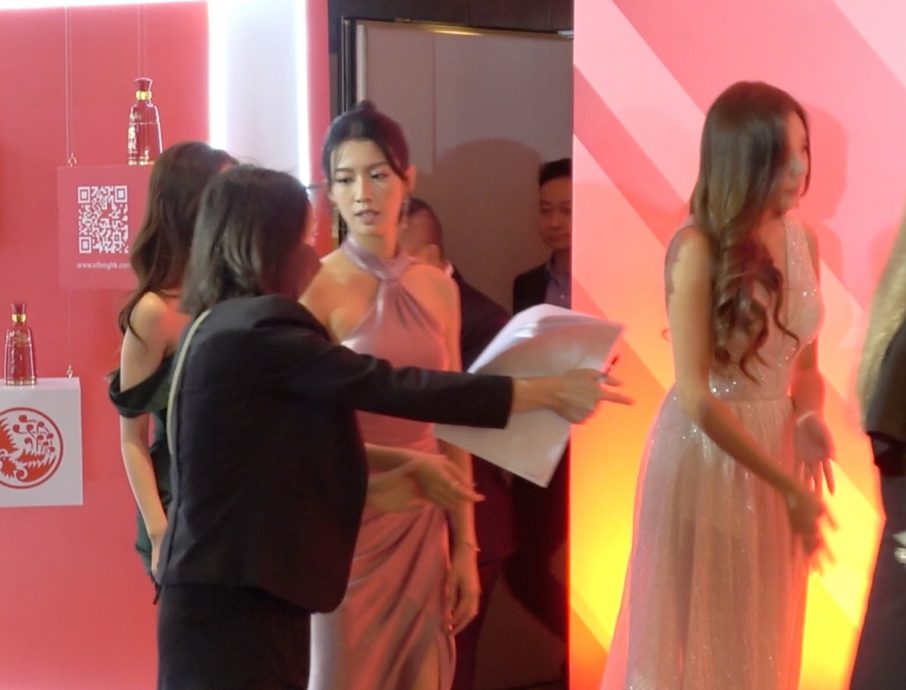 陈自瑶蔡思贝世纪同框零交流 一提对方喊停