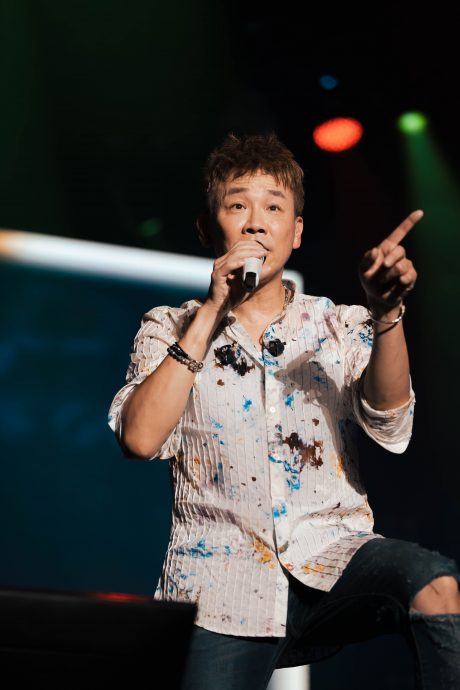 陶喆滑跌台上惨摔  罗志祥High过头爆粗