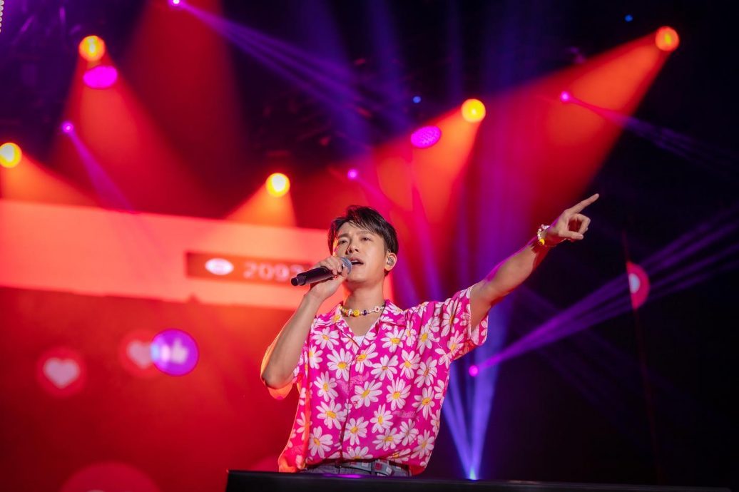 陶喆滑跌台上惨摔  罗志祥High过头爆粗