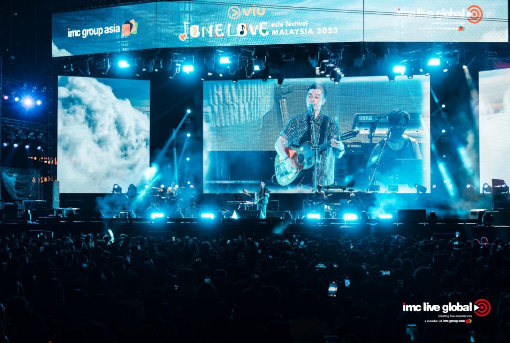 陶喆滑跌台上惨摔  罗志祥High过头爆粗