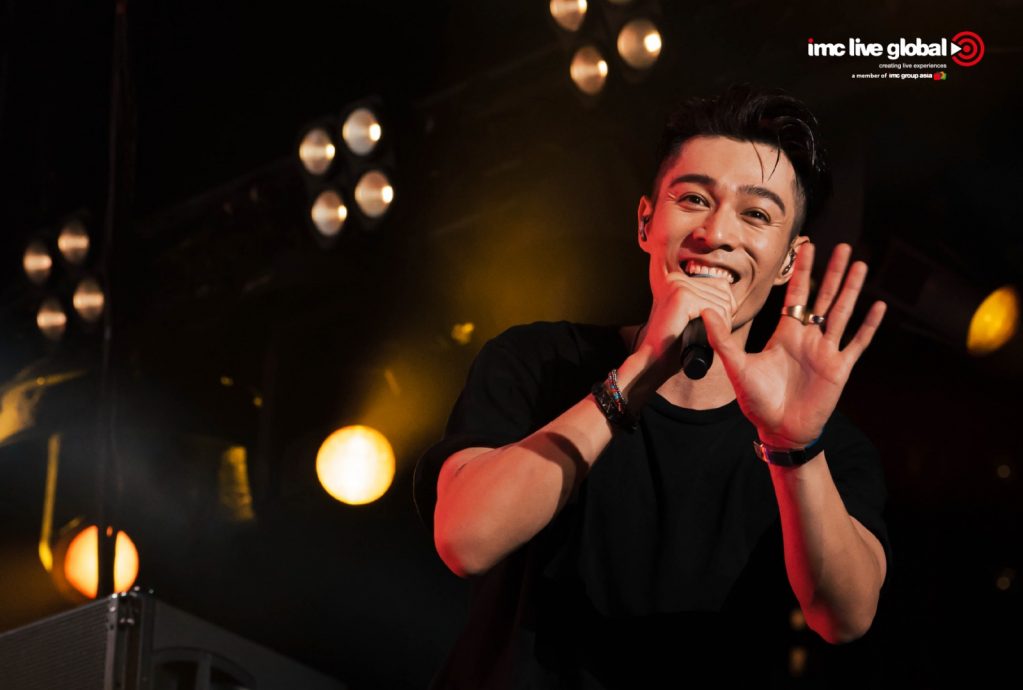 陶喆滑跌台上惨摔  罗志祥High过头爆粗