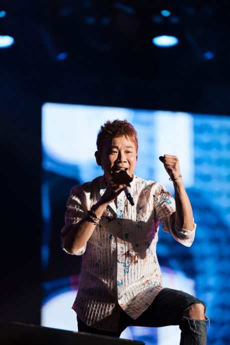 陶喆滑跌台上惨摔  罗志祥High过头爆粗