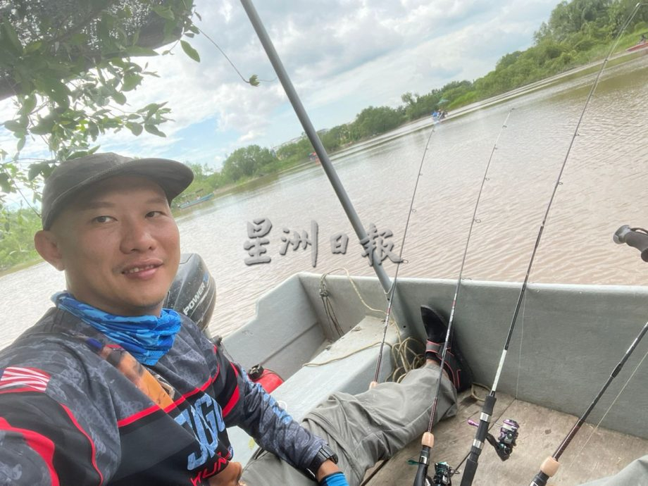 霹:5月4日见报/封底主文/乐活频道|钓鱼乐趣大 陈家辉静谧享受垂钓乐