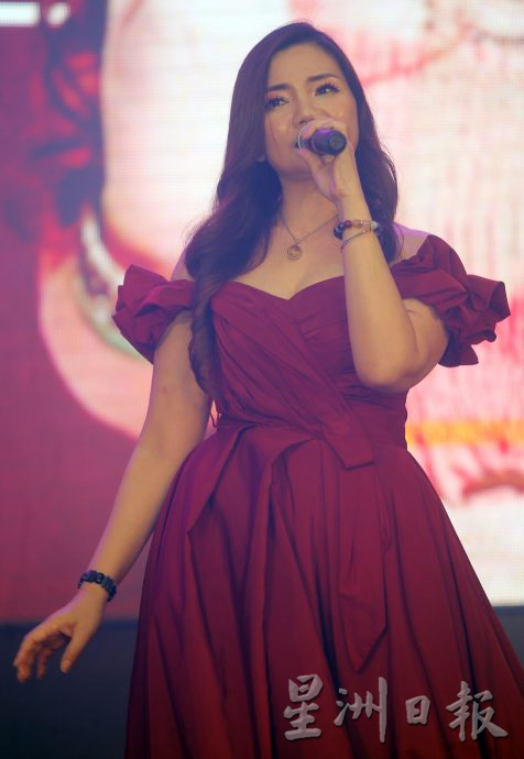 霹:封底主文/《K歌之王》总决赛 王凯诺《如愿》夺本年度K歌之王