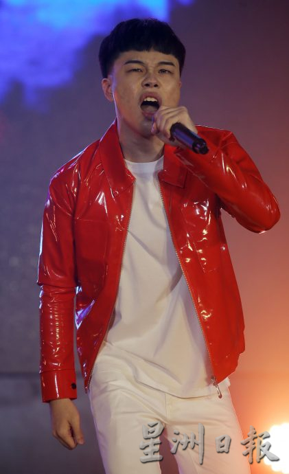 霹:封底主文/《K歌之王》总决赛 王凯诺《如愿》夺本年度K歌之王