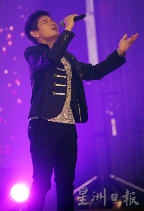 霹:封底主文/《K歌之王》总决赛 王凯诺《如愿》夺本年度K歌之王