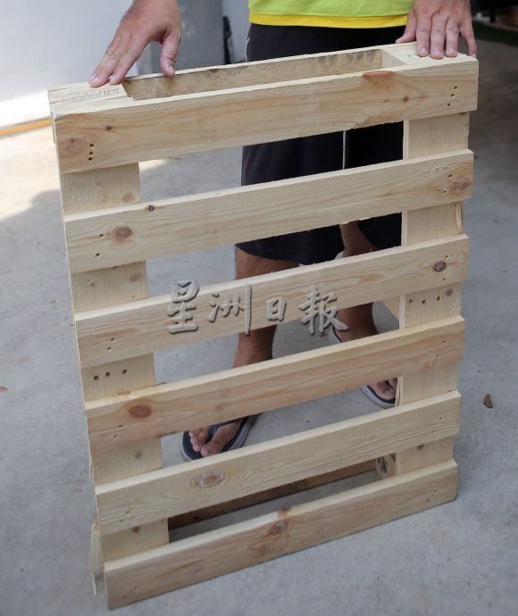 霹:封底主文/乐活频道|木栈板大变身 郭正义创意打造独一无二家具