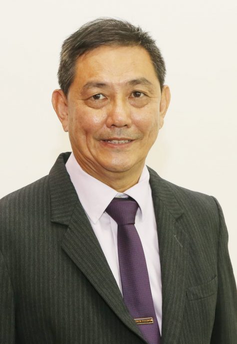 霹:版头/天气炎热 怡3独中“避暑”措施防学生中暑