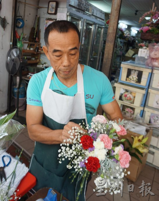 霹:第三版头/母亲节 业者生意旺