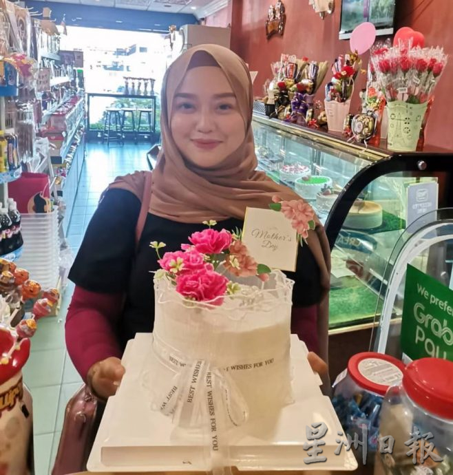 霹:第三版头/母亲节 业者生意旺