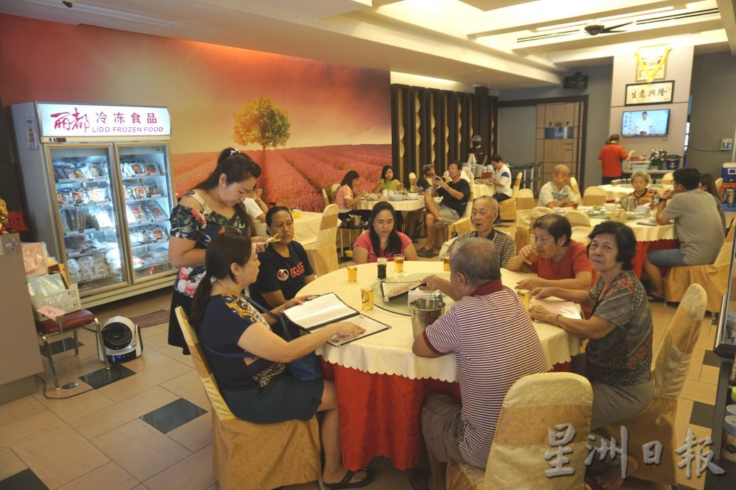 霹:第三版头/母亲节 业者生意旺