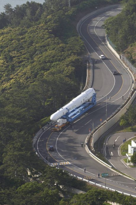 韩自研火箭“世界号”明天第3次发射 如今安置发射区