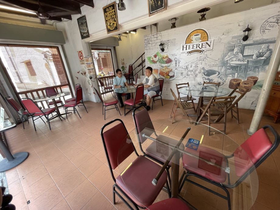 领袖商家:确保解决关键问题 鸡场街无车区需考虑周全