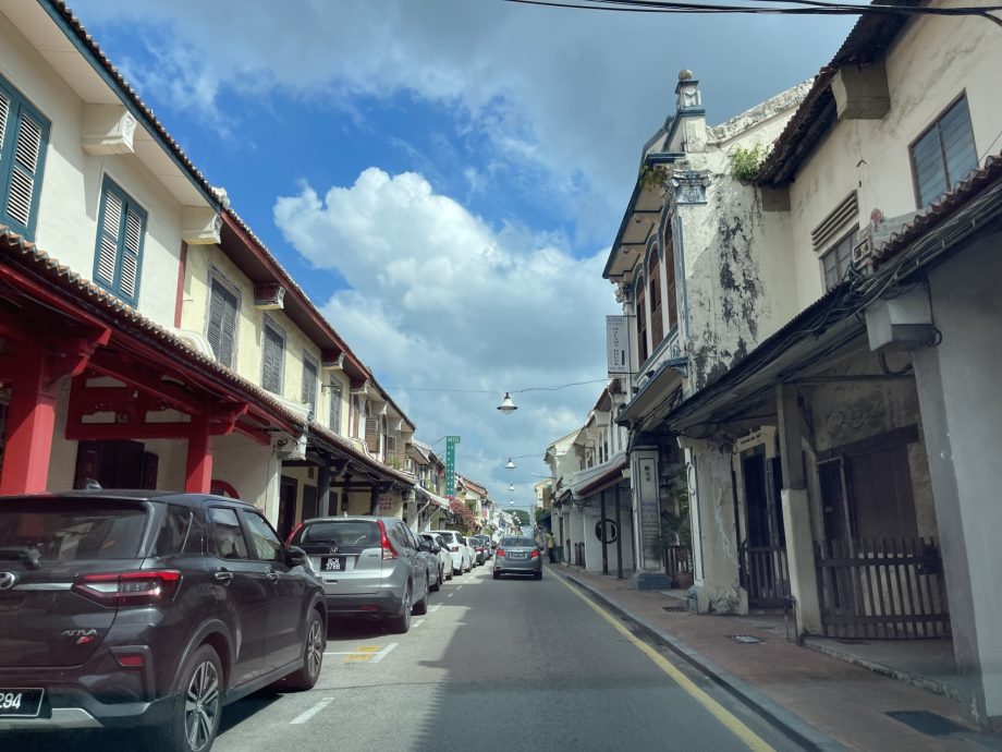 领袖商家:确保解决关键问题 鸡场街无车区需考虑周全