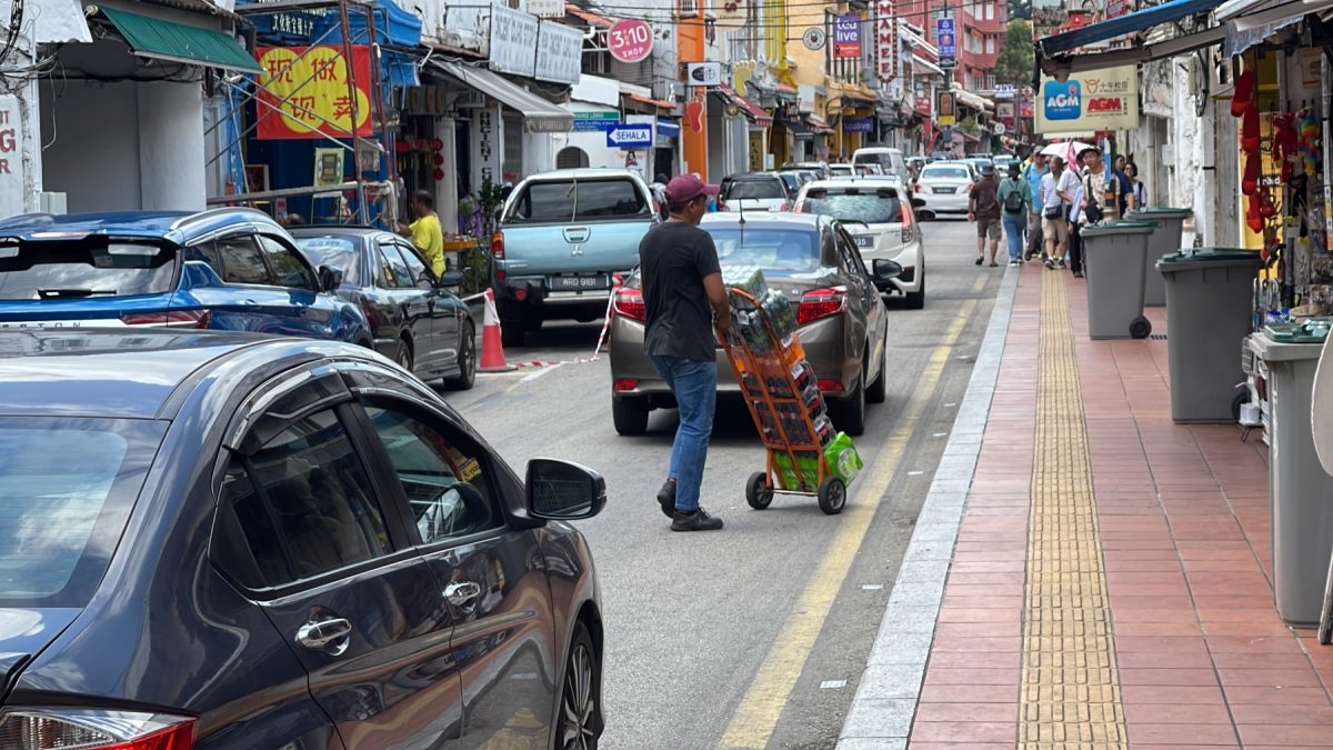 领袖商家:确保解决关键问题 鸡场街无车区需考虑周全