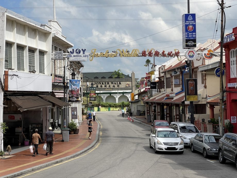 领袖商家:确保解决关键问题 鸡场街无车区需考虑周全