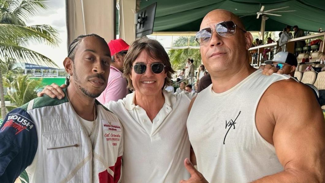 领MTV大奖贺英王加冕同款 汤告鲁斯一片两用掀热议