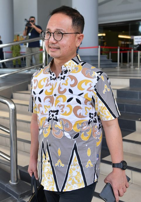 马达尼被控索贿否认有罪 · 准30万保外609重新过堂