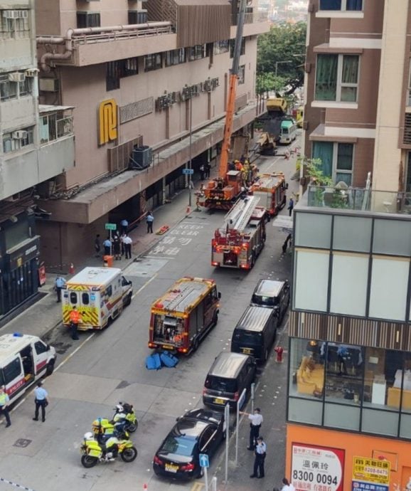 黄渤倪妮剧组突发意外 升降台高空坍塌8人受伤