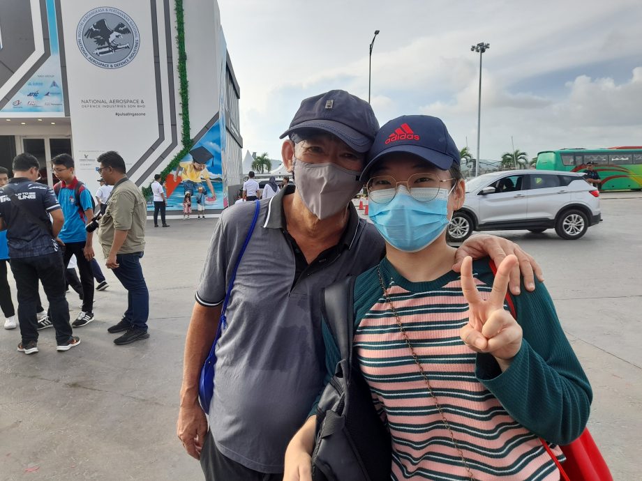 (全国版)交怡海空展今早开放 民众涌入停机坪抢先看战机