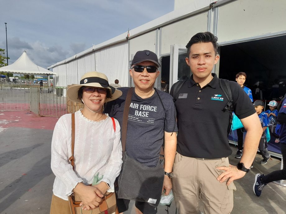 (全国版)交怡海空展今早开放 民众涌入停机坪抢先看战机