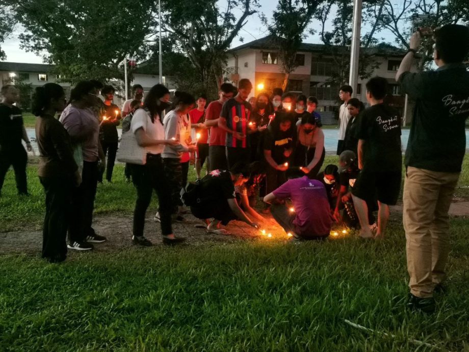  （全国版）维诺希妮逝世一周年百人出席烛光悼念会