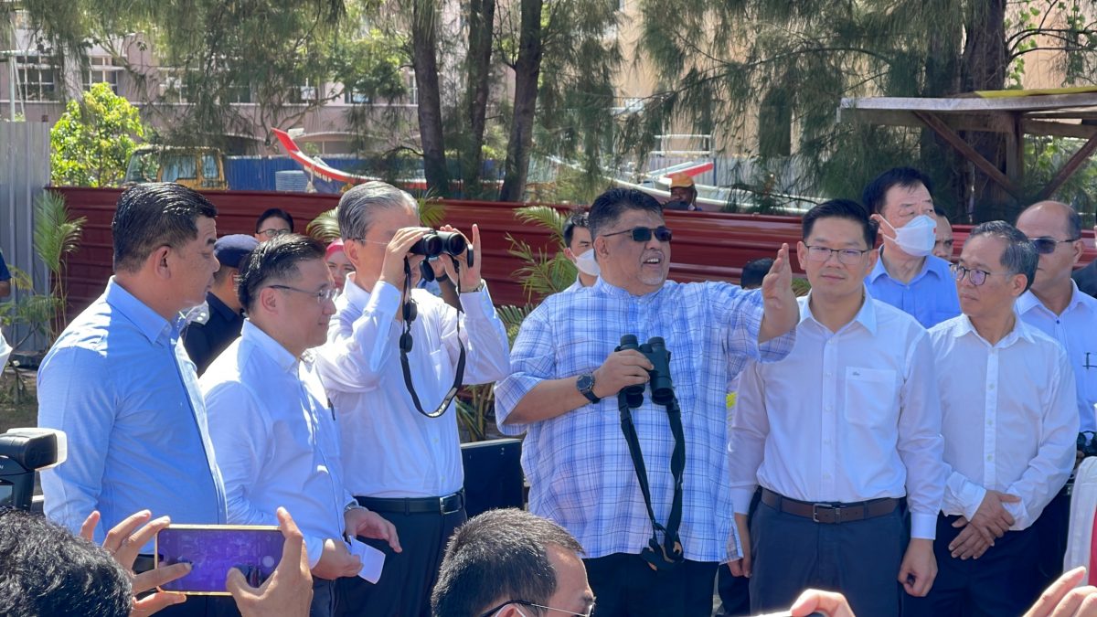 （全国版）赵乐际访鸡场街·参观马六甲海峡