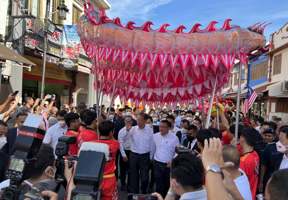 （全国版）赵乐际访鸡场街·参观马六甲海峡