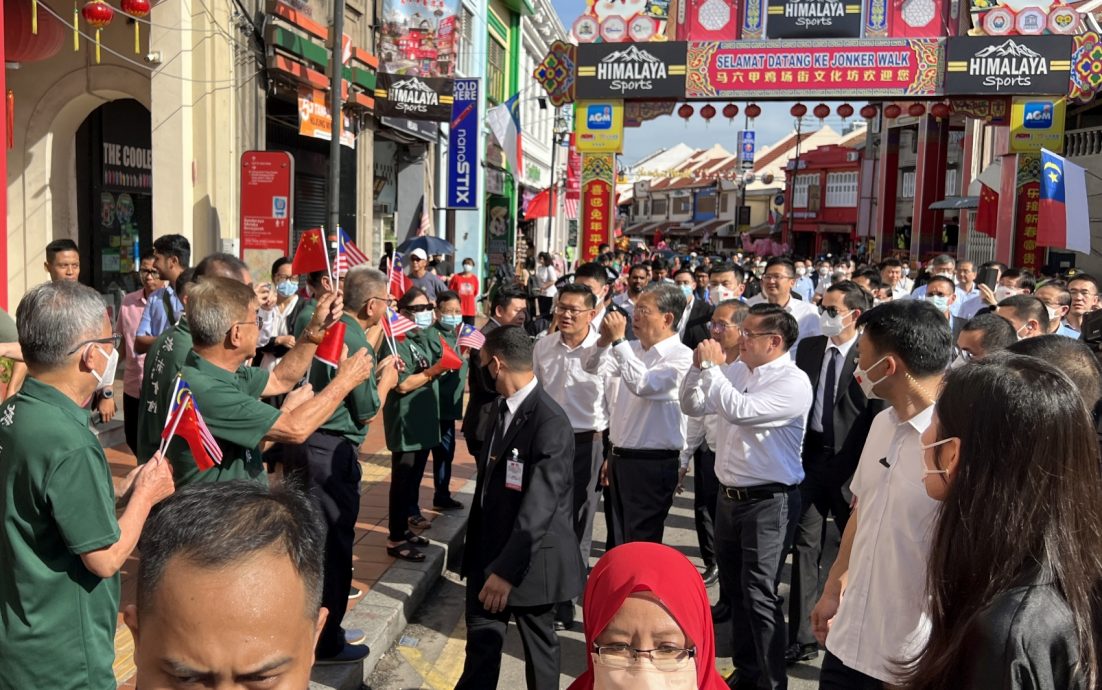 （全国版）赵乐际访鸡场街·参观马六甲海峡