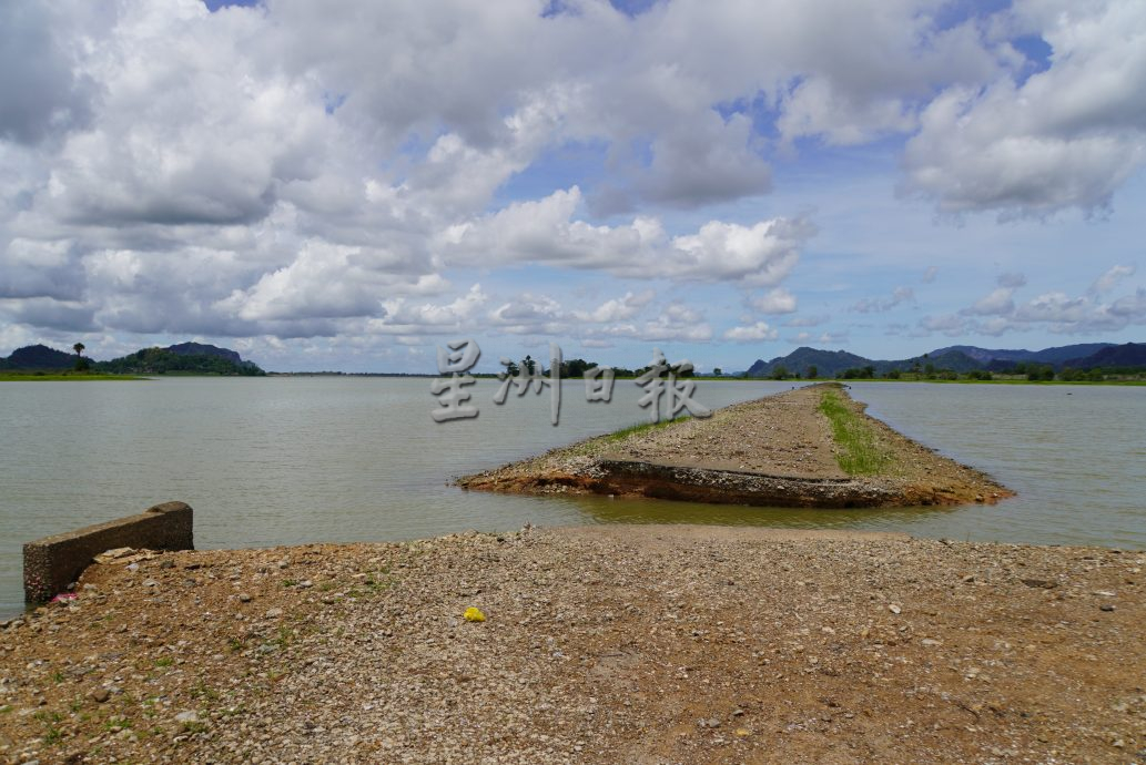 酷热旱季致1992年“沉没”在知马打苏水坝旧路二度浮现,水位下降情况未如2016年严重