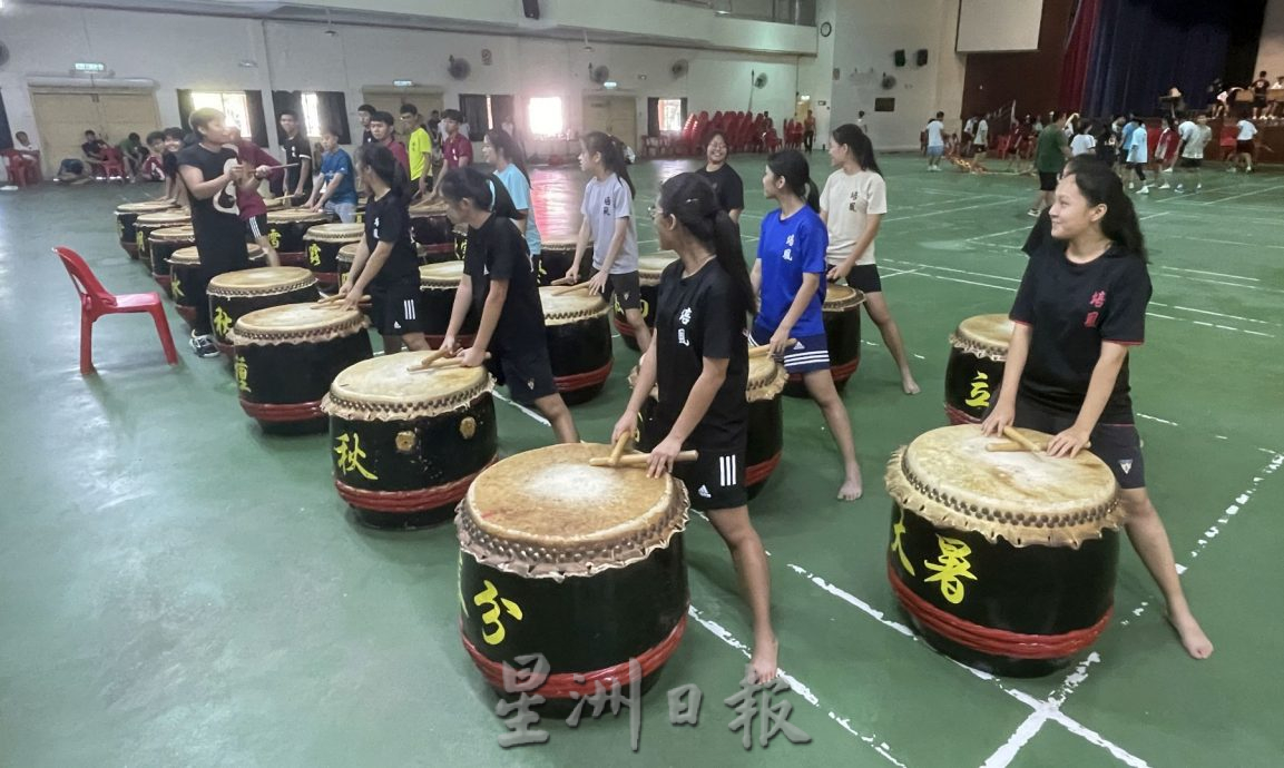 （古城封底主文）【带你去找爱】：对校庆的爱请取消之前那篇不完整的稿，用此稿