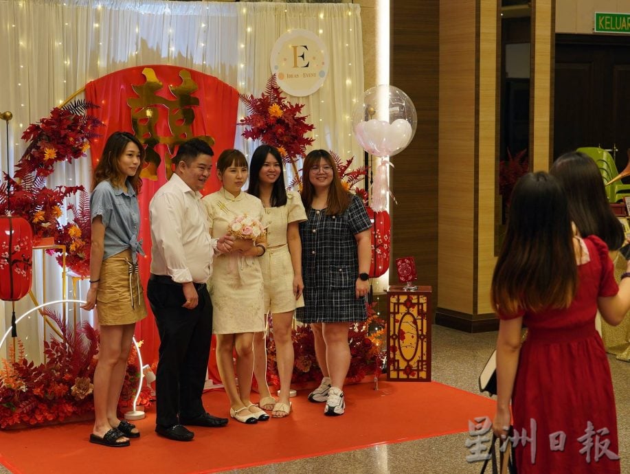 (古城封底主文)兴安天后宫婚姻注册局“520”23对新人共结连理