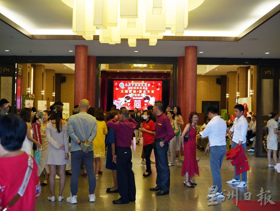 (古城封底主文)兴安天后宫婚姻注册局“520”23对新人共结连理