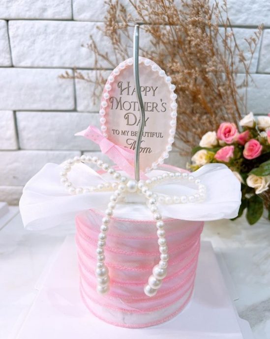 (古城封面主文)业者赶制母亲节蛋糕