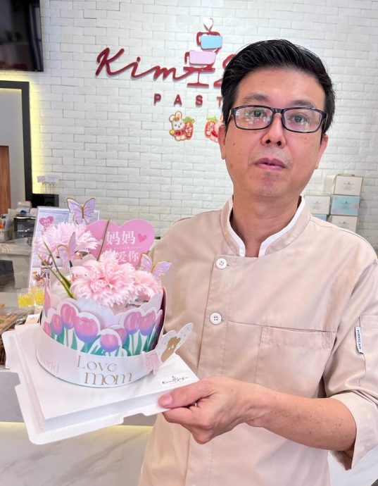 (古城封面主文)业者赶制母亲节蛋糕