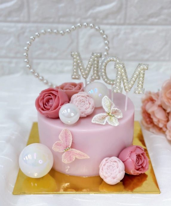 (古城封面主文)业者赶制母亲节蛋糕