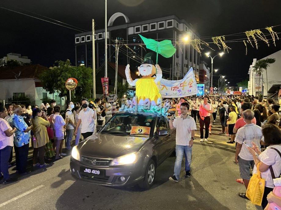 (古城封面主文)释迦院卫塞节花车游行·千人参与共沐佛光
