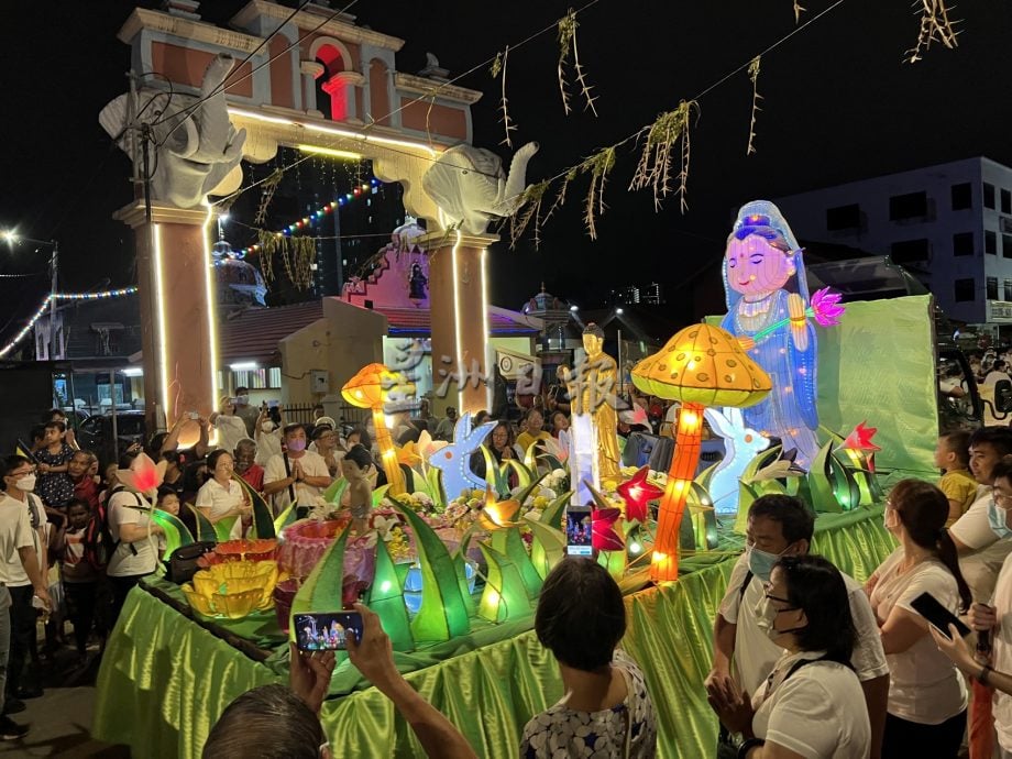 (古城封面主文)释迦院卫塞节花车游行·千人参与共沐佛光