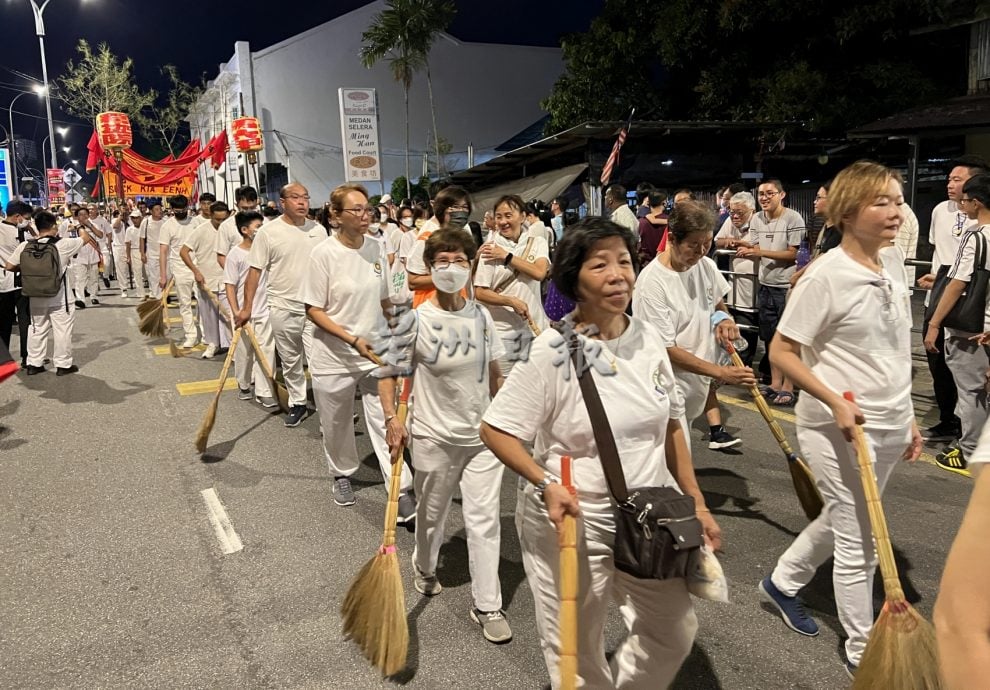 (古城封面主文)释迦院卫塞节花车游行·千人参与共沐佛光