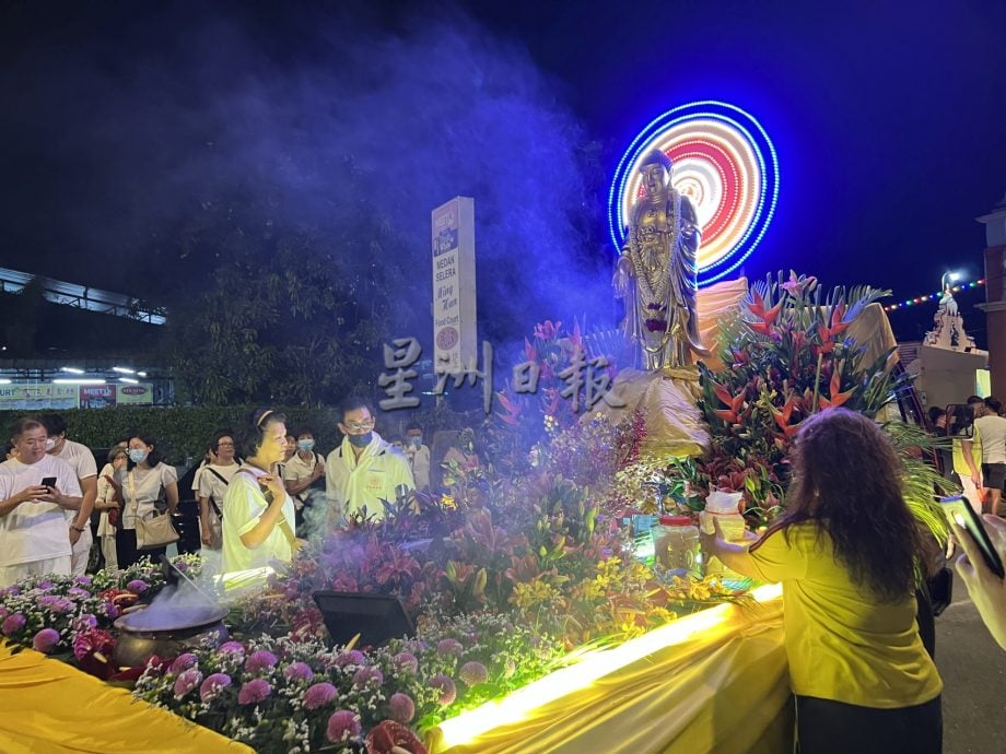 (古城封面主文)释迦院卫塞节花车游行·千人参与共沐佛光