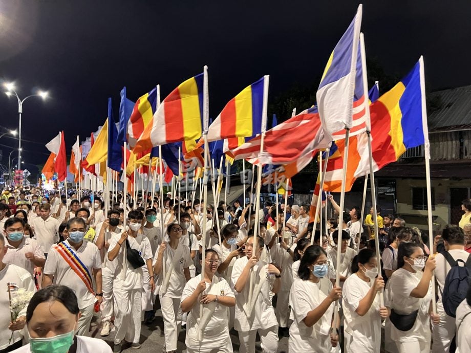 (古城封面主文)释迦院卫塞节花车游行·千人参与共沐佛光