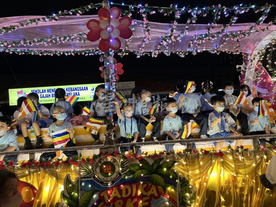 (古城封面主文)释迦院卫塞节花车游行·千人参与共沐佛光