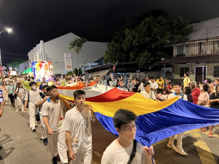 (古城封面主文)释迦院卫塞节花车游行·千人参与共沐佛光